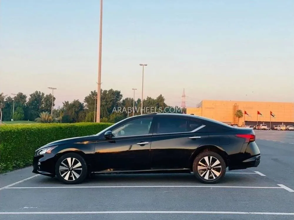 Nissan Altima 2019 for Sale in Sharjah Image-3