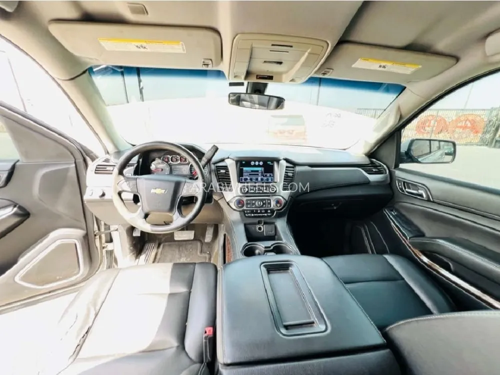Chevrolet Suburban 2018 for Sale in Abu Dhabi Image-9