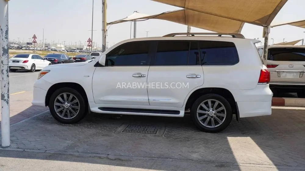 لكزس LX 2010 for Sale in الشارقة Image-4