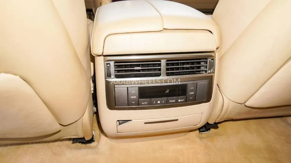 لكزس LX 2010 for Sale in الشارقة Image-15