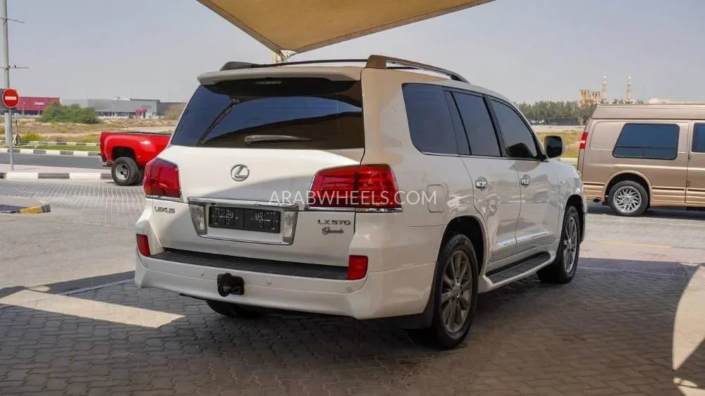 لكزس LX 2010 for Sale in الشارقة Image-19