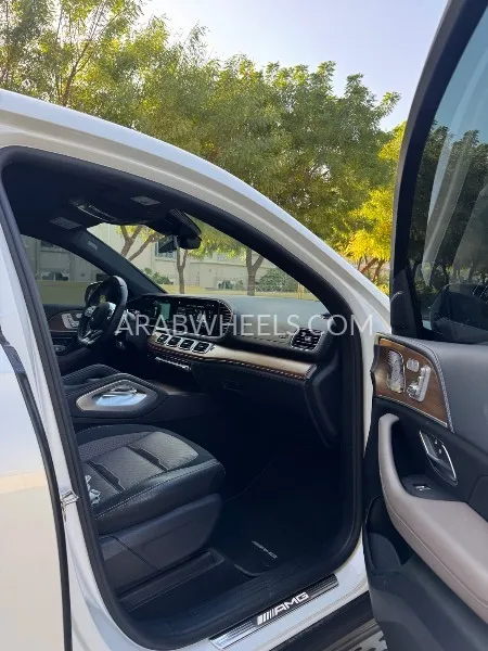 Mercedes Benz GLE Class 2023 for Sale in Dubai Image-4