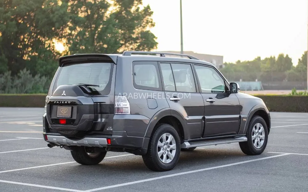 Mitsubishi Pajero 2015 for Sale in Sharjah Image-15