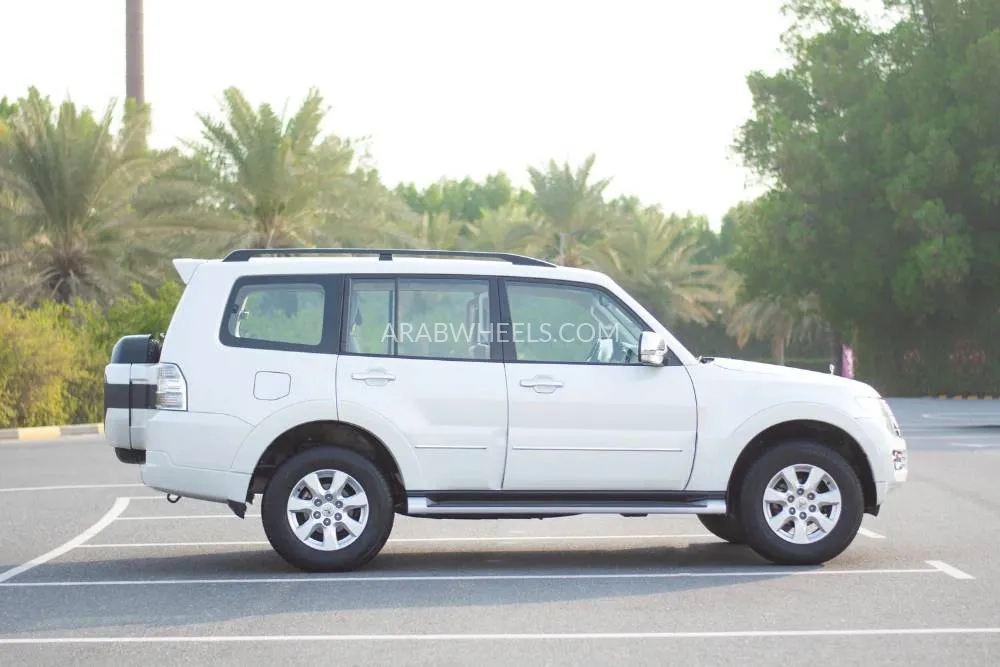 Mitsubishi Pajero 2019 for Sale in Sharjah Image-5