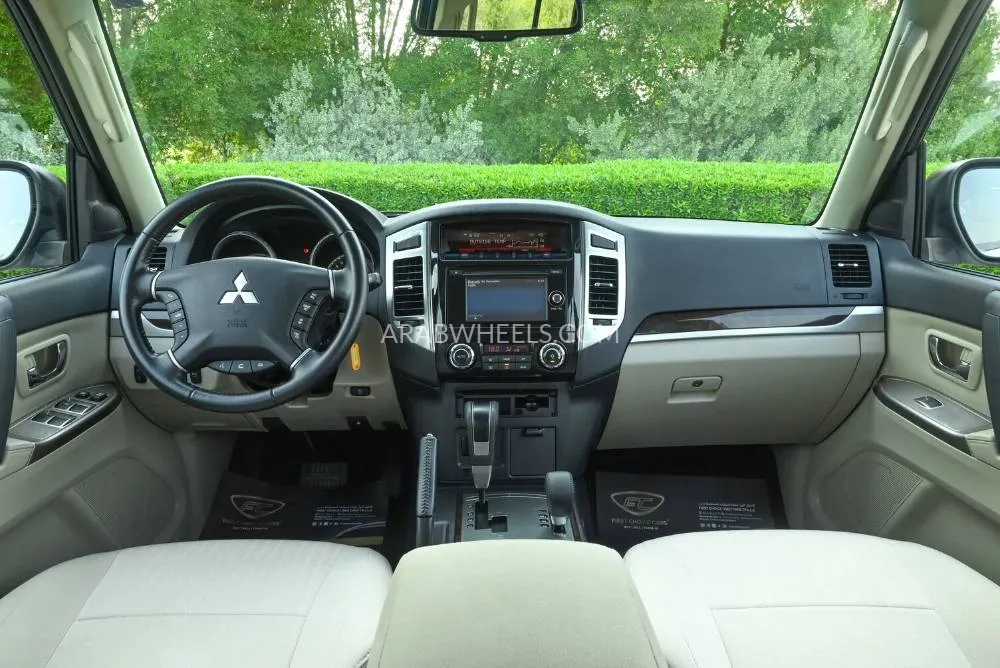 Mitsubishi Pajero 2019 for Sale in Sharjah Image-8