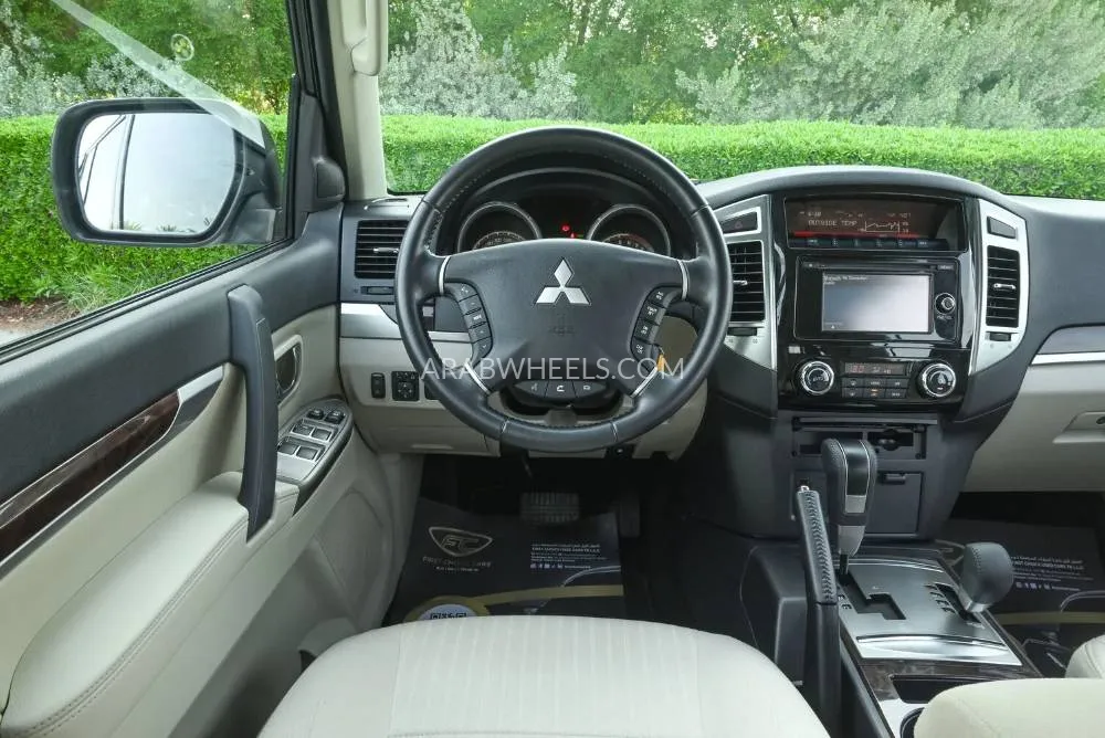 Mitsubishi Pajero 2019 for Sale in Sharjah Image-9