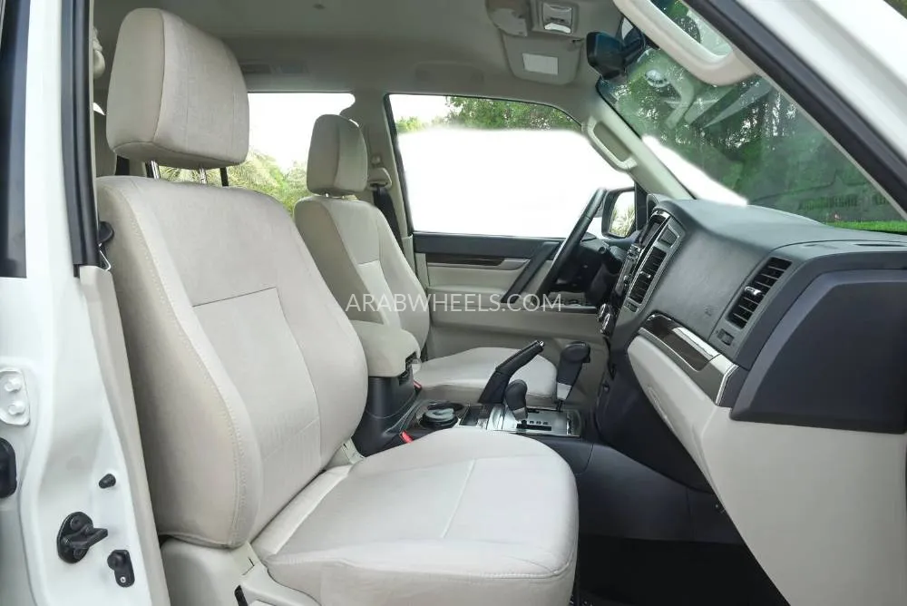 Mitsubishi Pajero 2019 for Sale in Sharjah Image-13