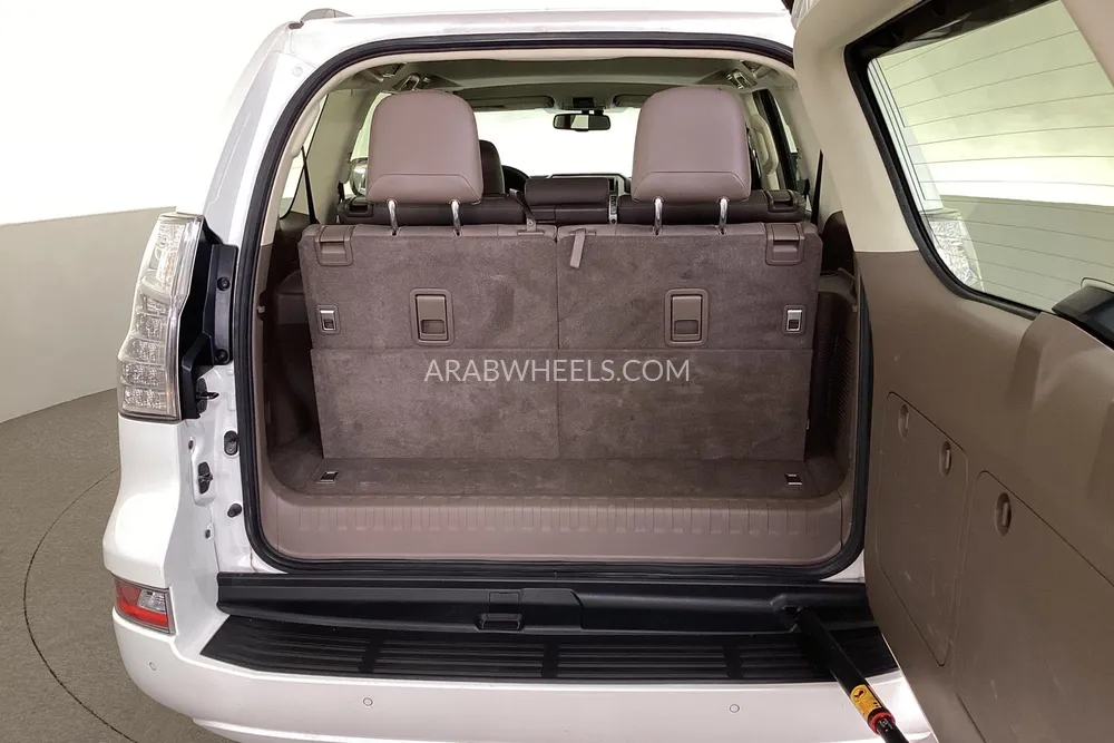 Lexus GX 2017 for Sale in Sharjah Image-14