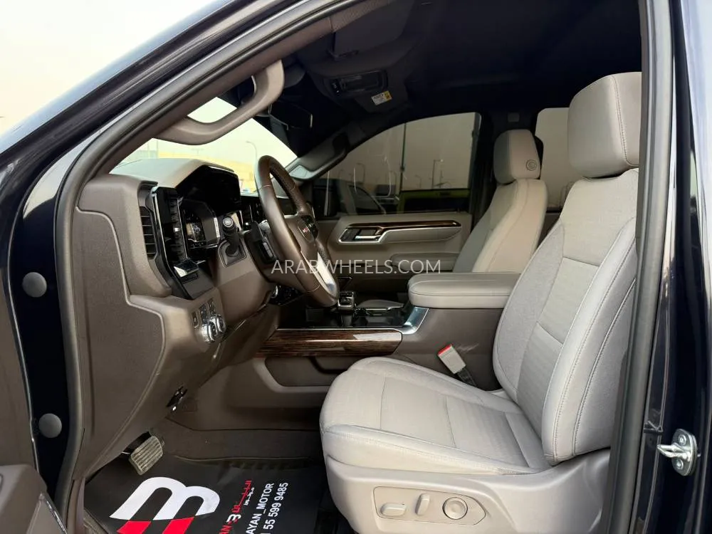 GMC Sierra 2023 for Sale in Abu Dhabi Image-4