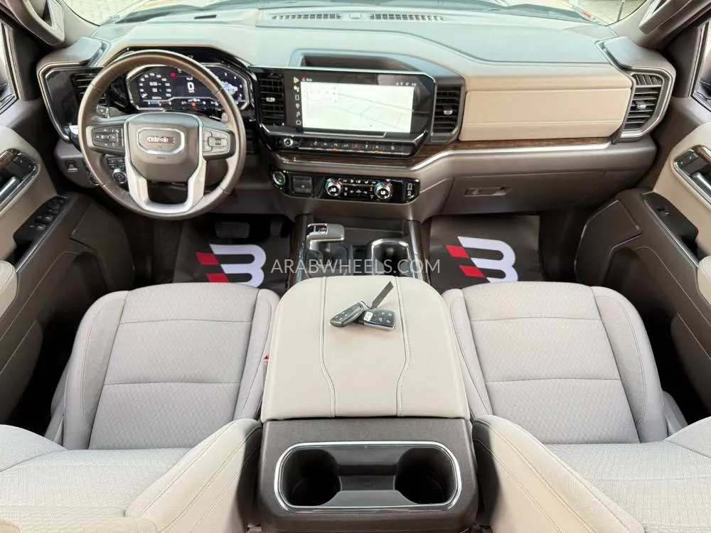 GMC Sierra 2023 for Sale in Abu Dhabi Image-5