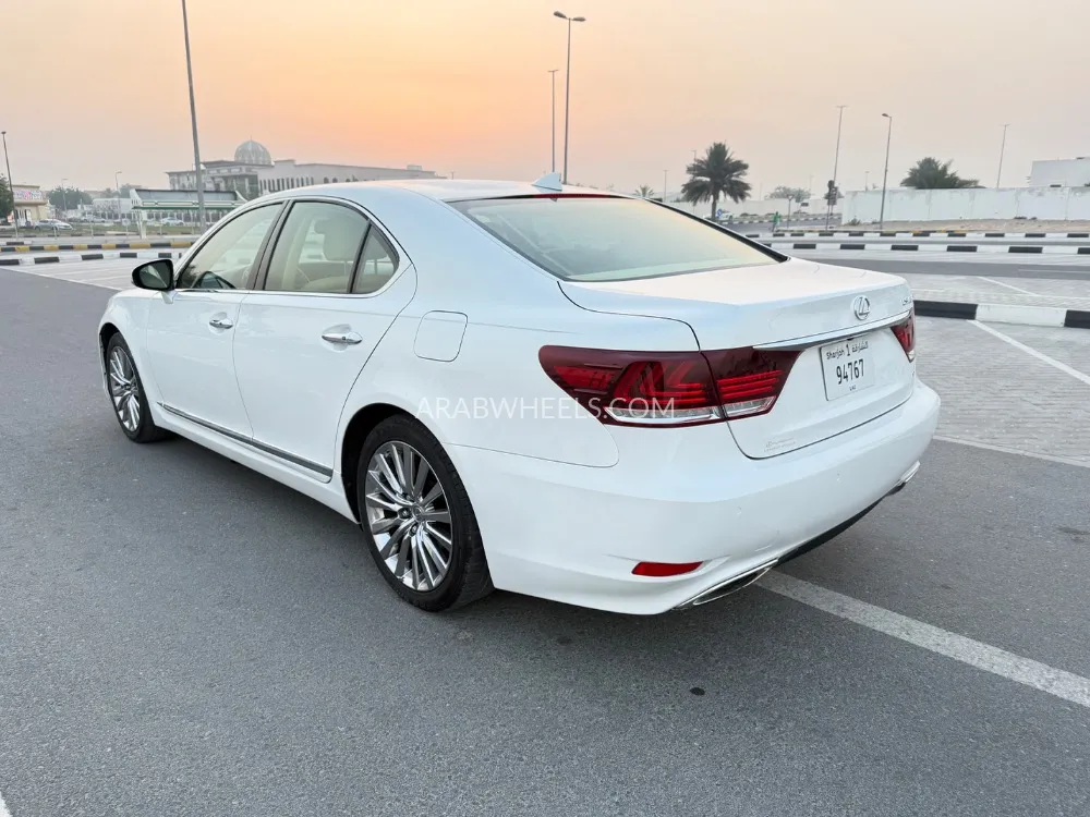لكزس LS 2017 for Sale in الشارقة Image-7