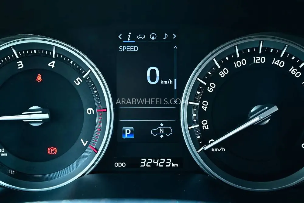 تويوتا لاند كروزر 2017 for Sale in الشارقة Image-9