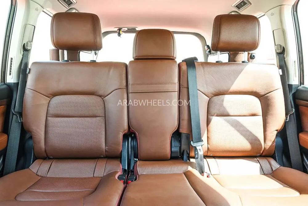 تويوتا لاند كروزر 2017 for Sale in الشارقة Image-15