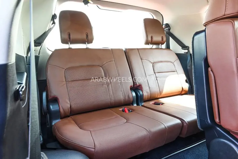 تويوتا لاند كروزر 2017 for Sale in الشارقة Image-16