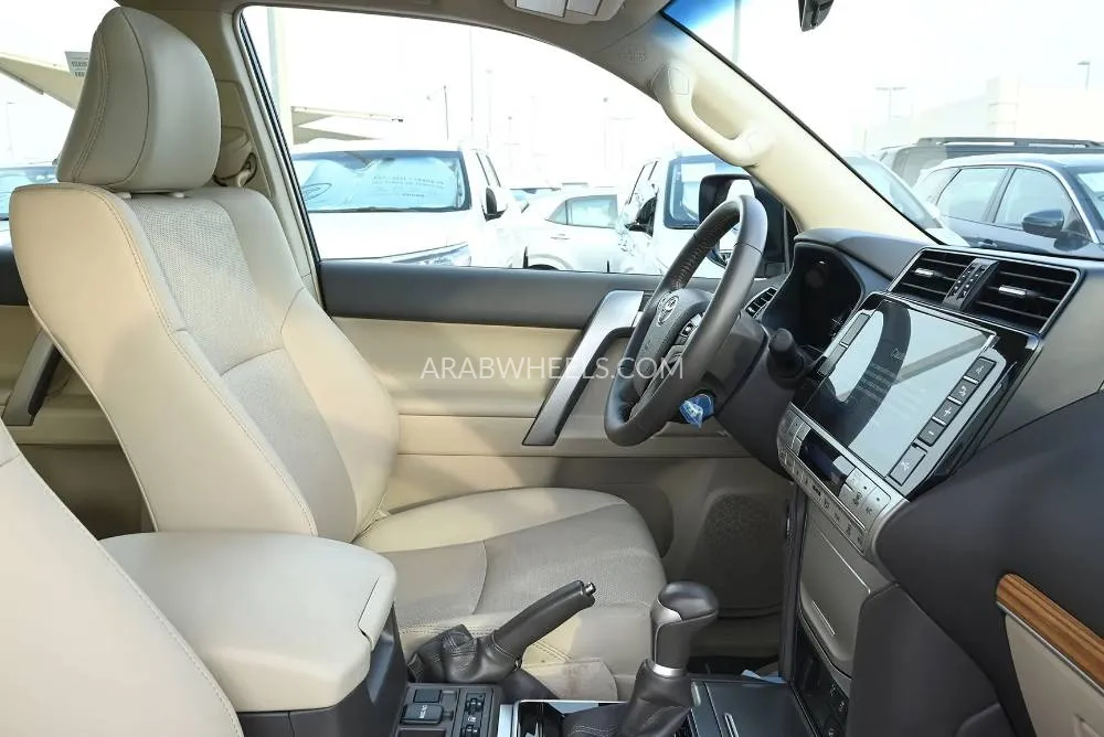 تويوتا لاند كروزر برادو 2022 for Sale in الشارقة Image-12