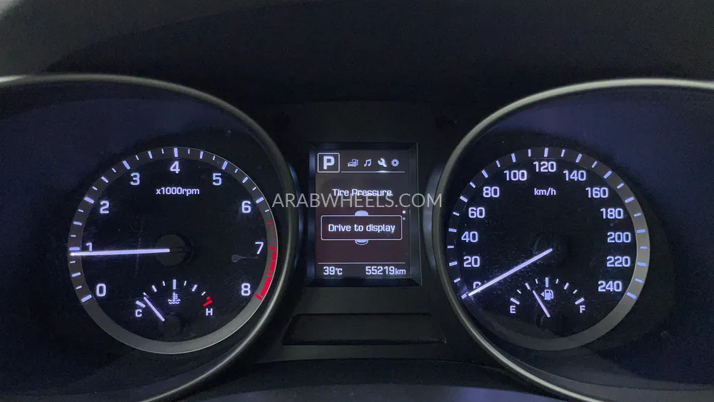 Hyundai Santa Fe 2018 for Sale in Dubai Image-13