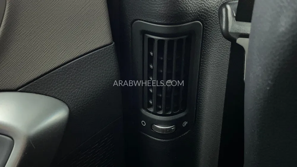 Hyundai Santa Fe 2018 for Sale in Dubai Image-21