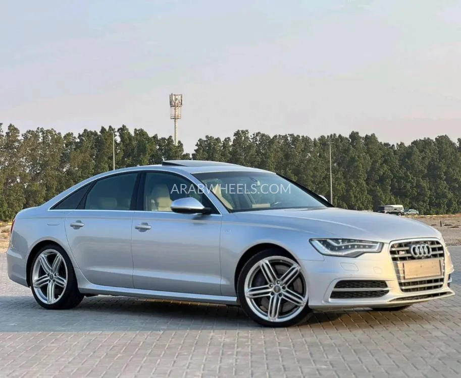 Audi RS 6 2015 for Sale in Sharjah Image-8