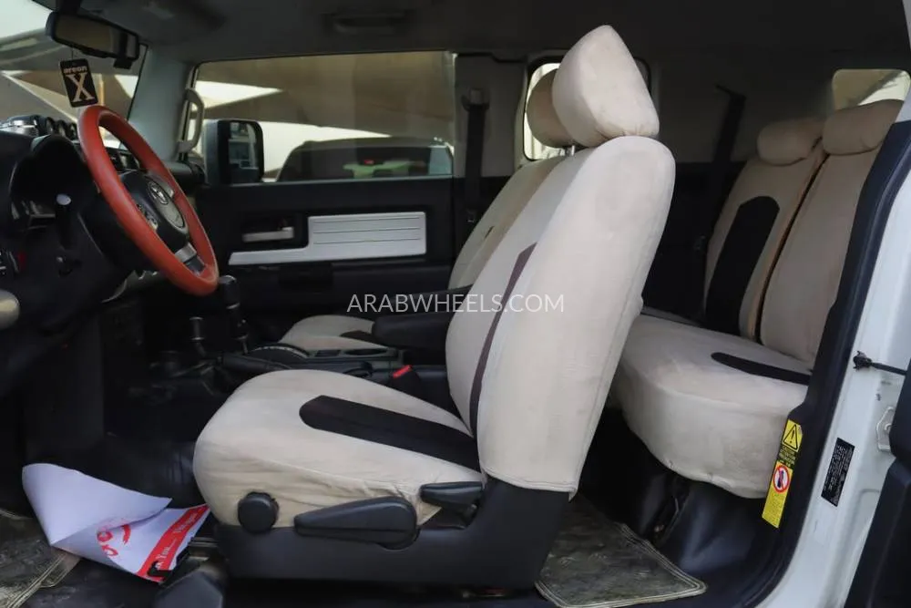 تويوتا إف جي كروزر 2010 for Sale in الشارقة Image-7