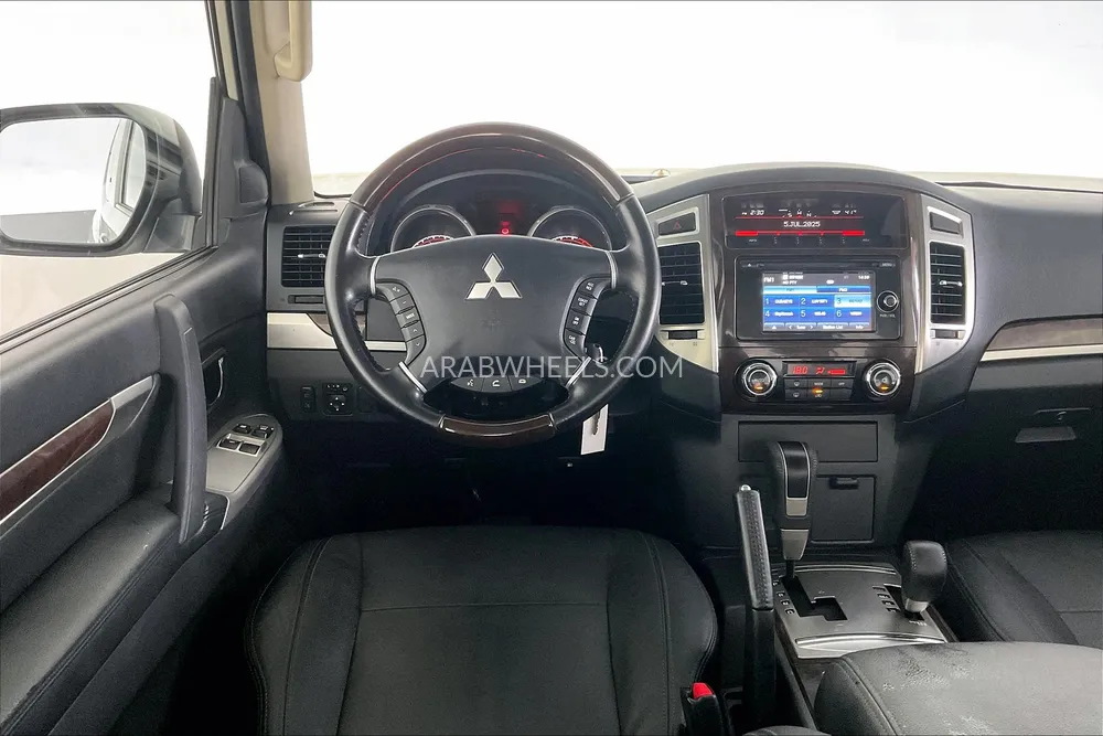 Mitsubishi Pajero 2018 for Sale in Sharjah Image-16