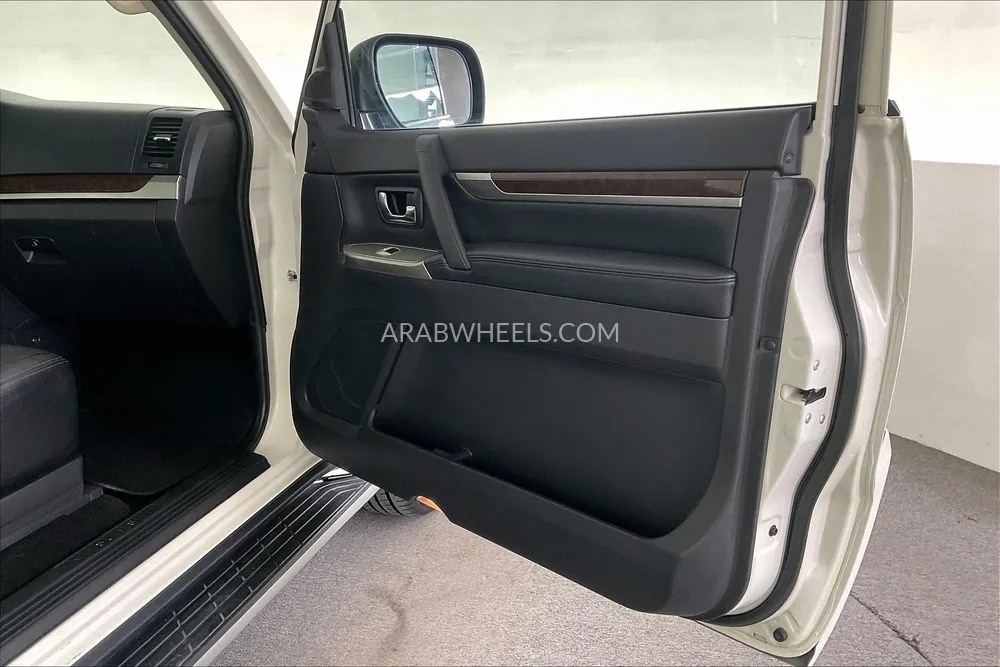 Mitsubishi Pajero 2018 for Sale in Sharjah Image-25