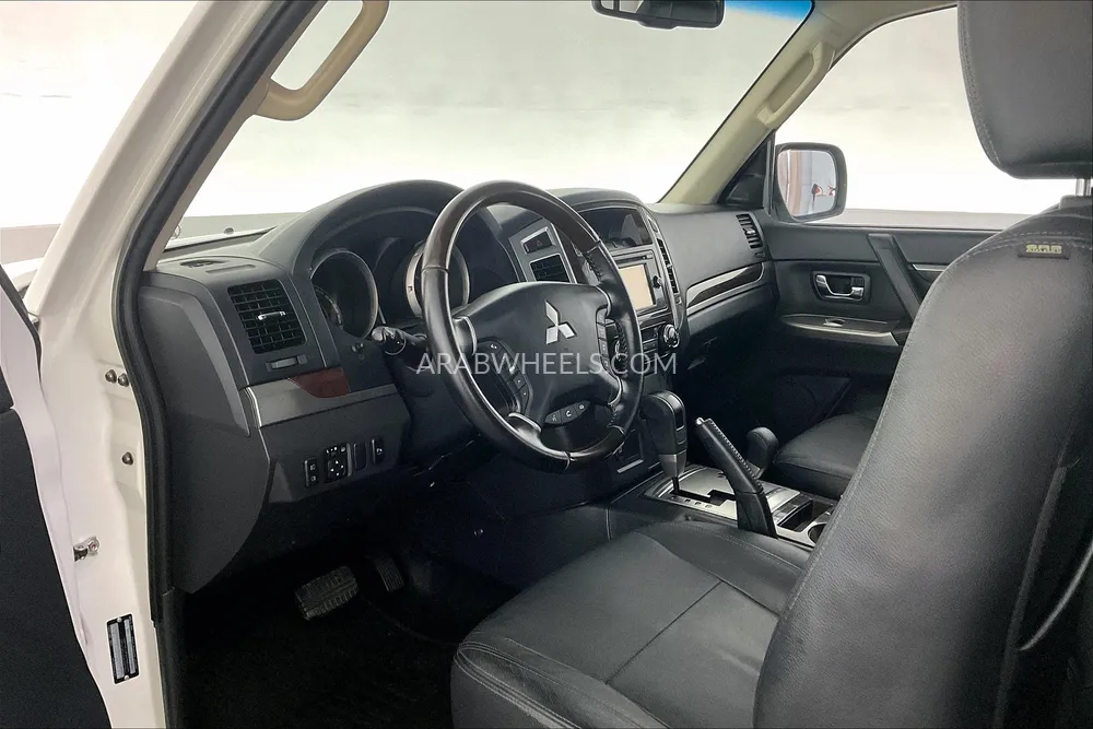 Mitsubishi Pajero 2018 for Sale in Sharjah Image-26