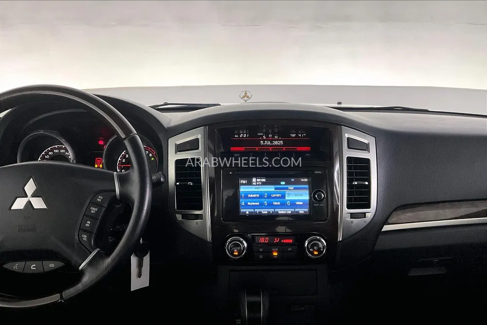 Mitsubishi Pajero 2018 for Sale in Sharjah Image-29