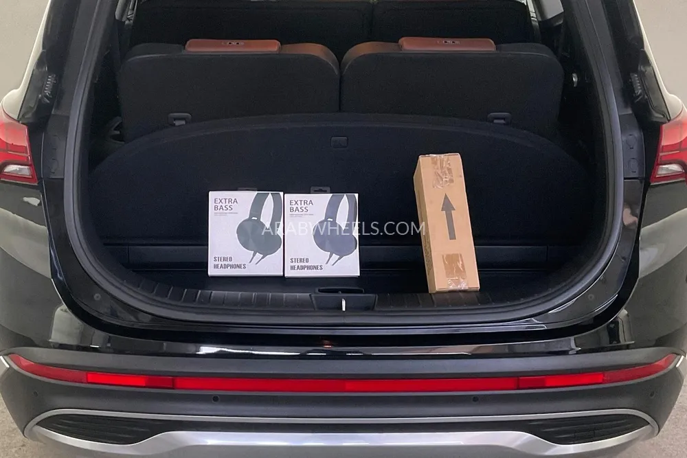 Hyundai Santa Fe 2022 for Sale in Sharjah Image-15