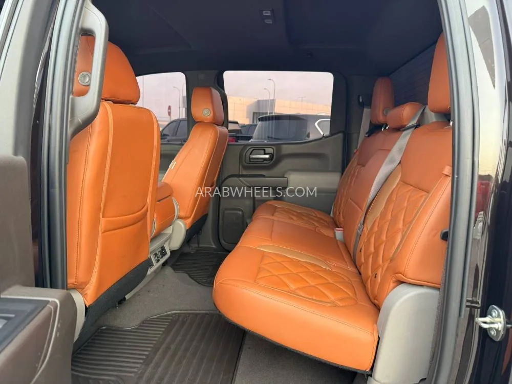 Chevrolet Silverado 2020 for Sale in Abu Dhabi Image-8