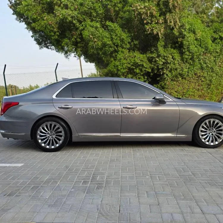 Genesis G90 2018 for Sale in Sharjah Image-5