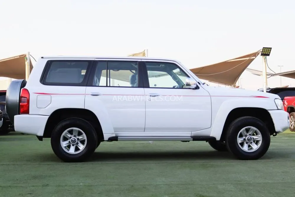 Nissan Patrol 2021 for Sale in Sharjah Image-3
