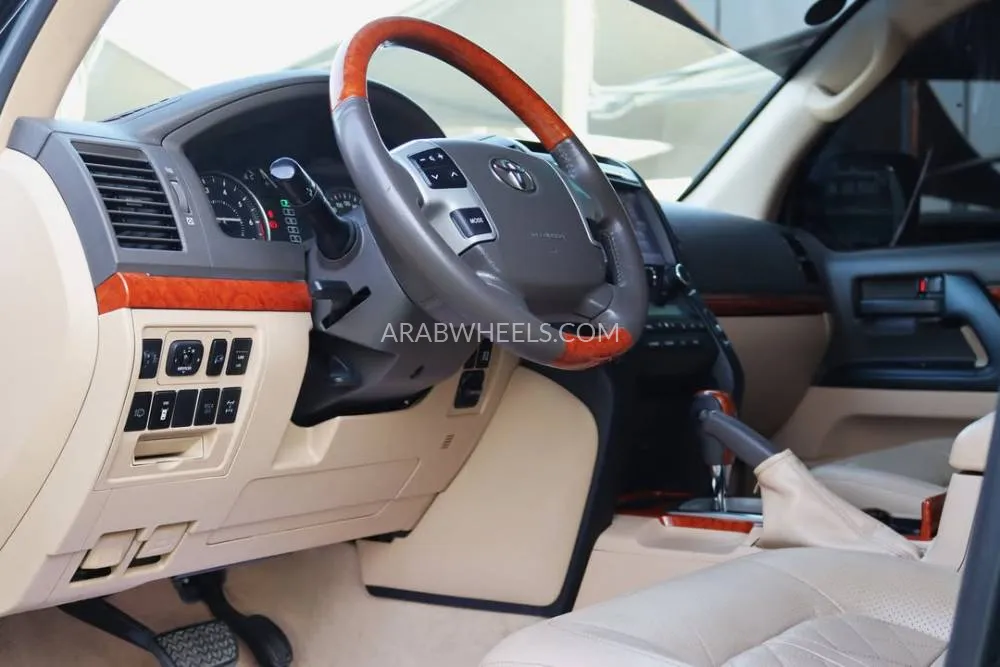Toyota Land Cruiser 2015 for Sale in Sharjah Image-6