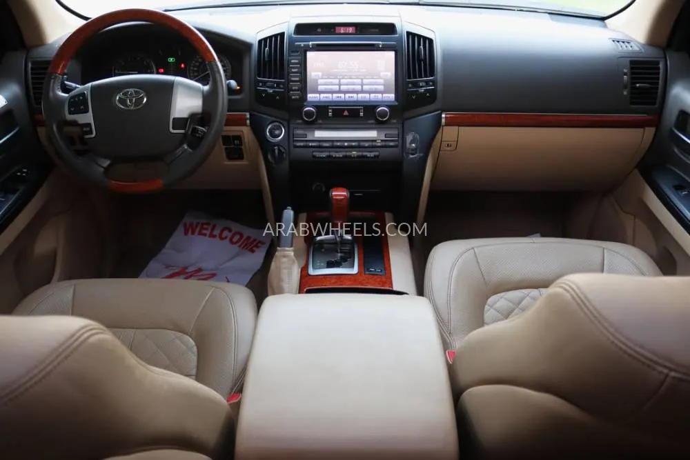 Toyota Land Cruiser 2015 for Sale in Sharjah Image-7