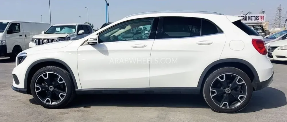 Mercedes Benz GLA 2019 for Sale in Dubai Image-6