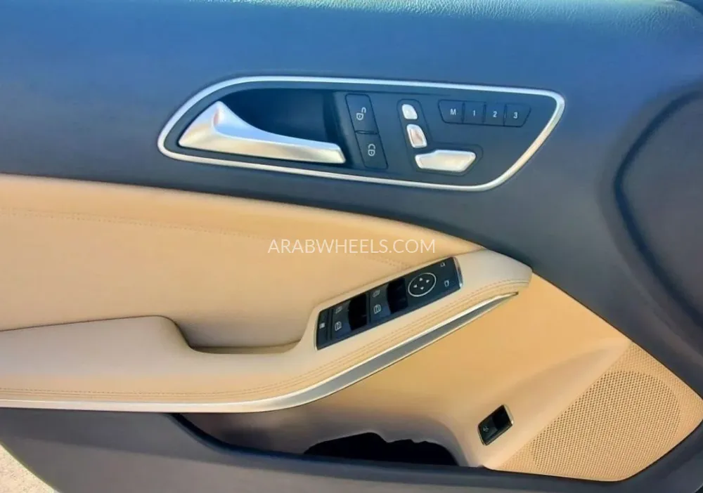 Mercedes Benz GLA 2019 for Sale in Dubai Image-7