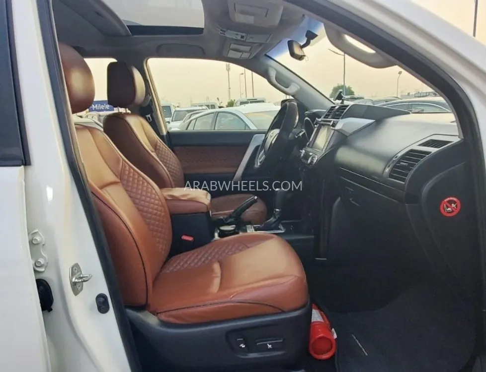 Toyota Land Cruiser Prado 2017 for Sale in Dubai Image-14