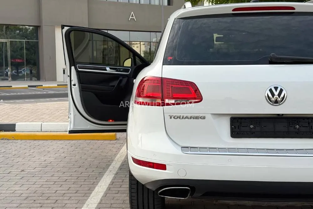 Volkswagen Touareg 2015 for Sale in Dubai Image-14