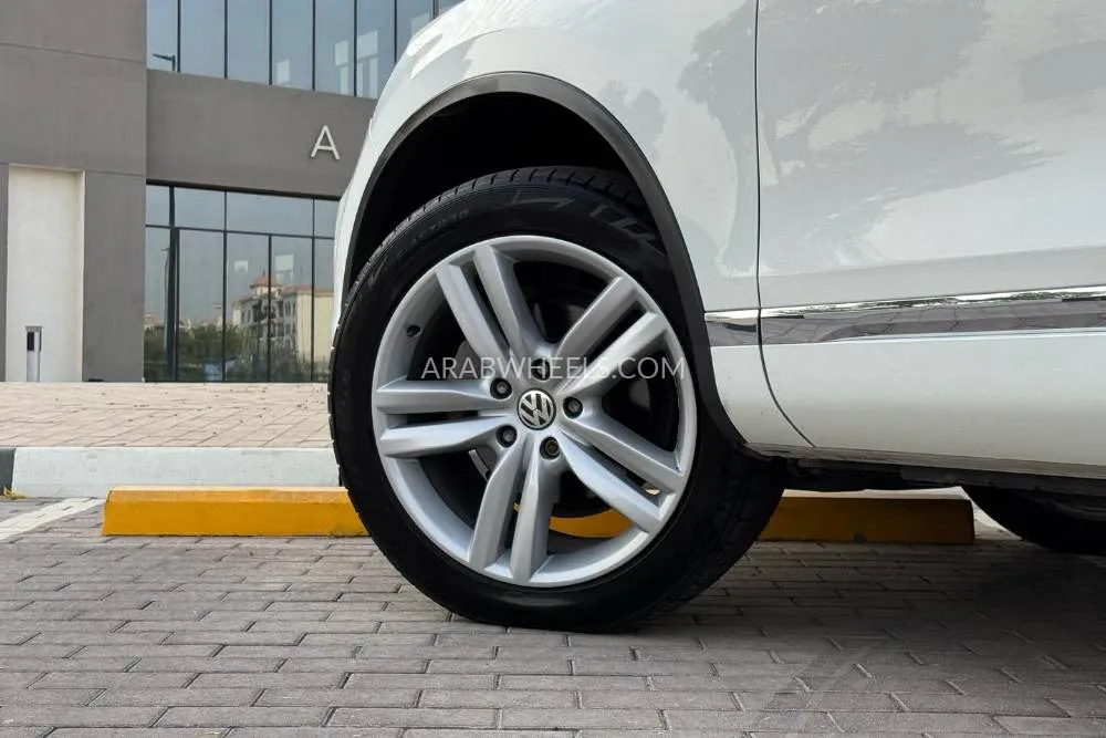 Volkswagen Touareg 2015 for Sale in Dubai Image-16