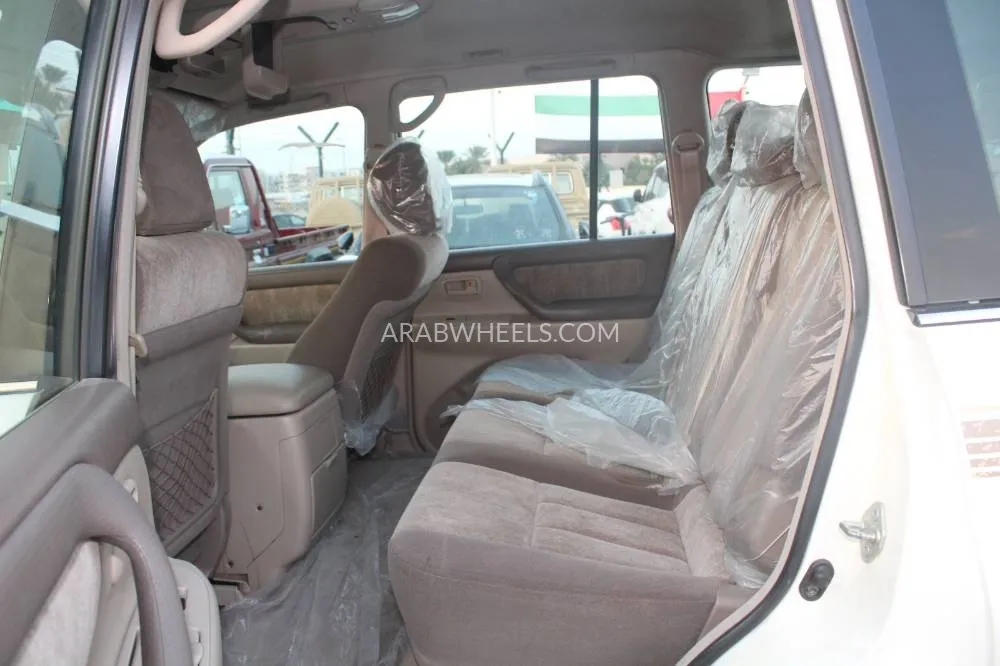 Toyota Land Cruiser 2000 for Sale in Dubai Image-13