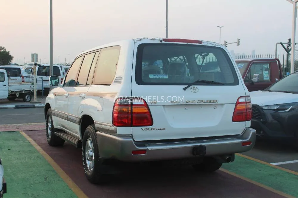 Toyota Land Cruiser 2000 for Sale in Dubai Image-16