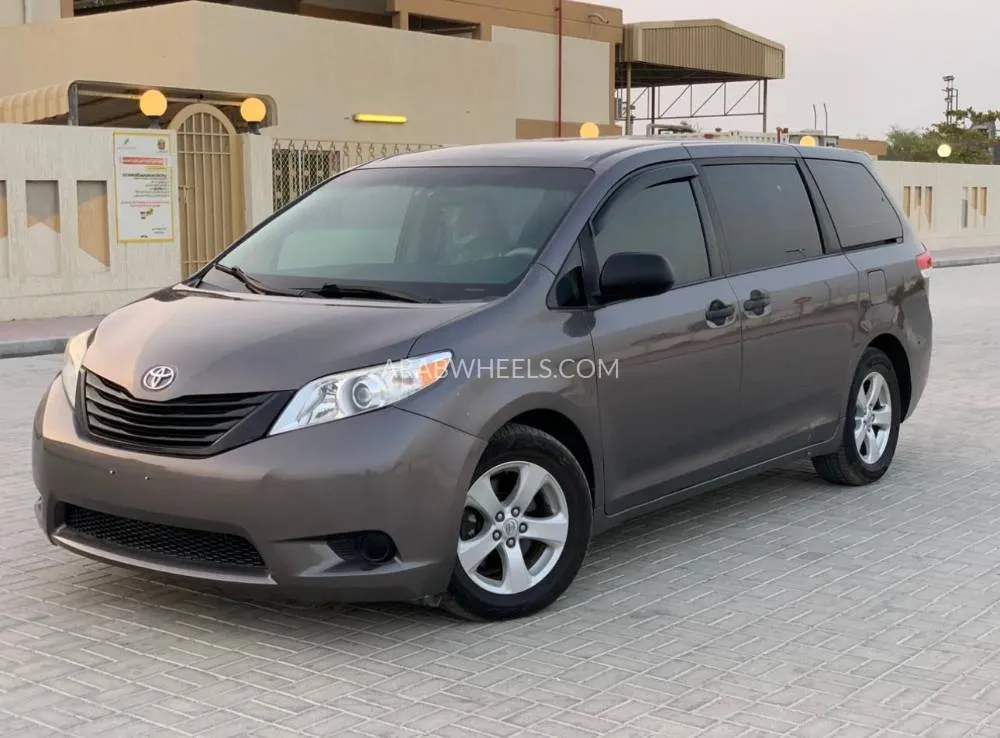 تويوتا سيينا 2013 for Sale in رأس الخيمة Image-3