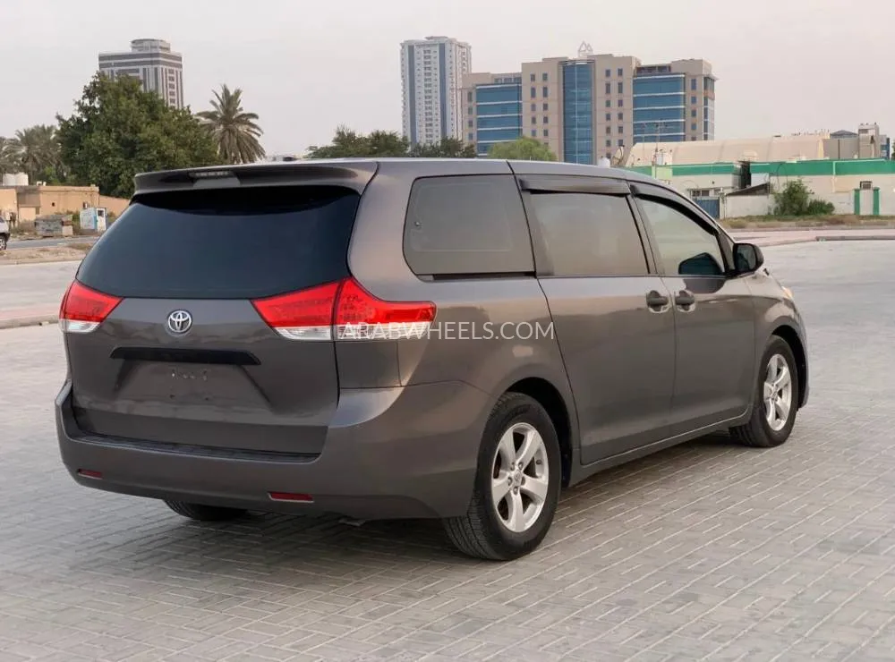 تويوتا سيينا 2013 for Sale in رأس الخيمة Image-4