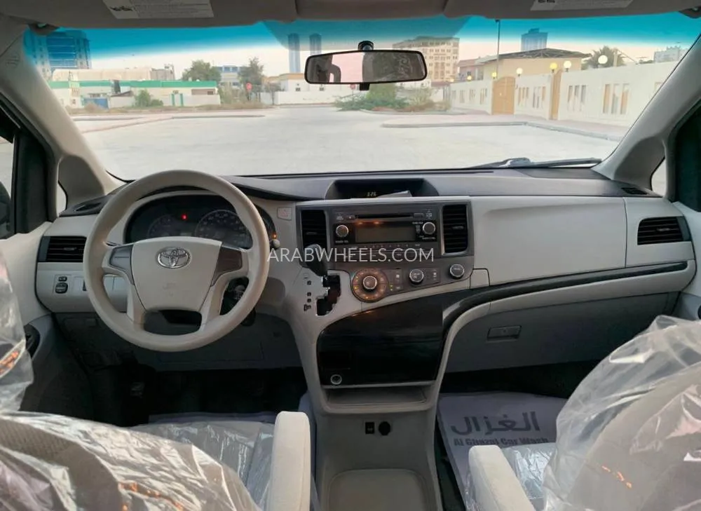 تويوتا سيينا 2013 for Sale in رأس الخيمة Image-5