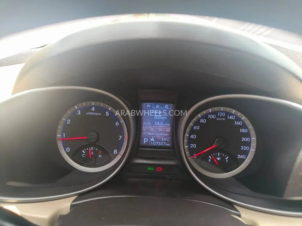 Hyundai Santa Fe 2016 for Sale in Sharjah Image-10