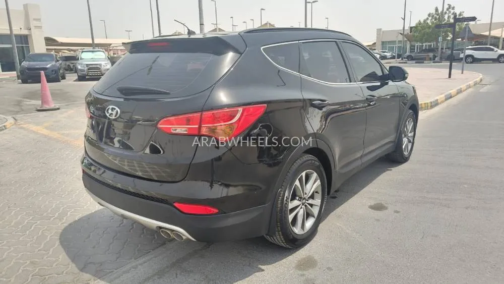 Hyundai Santa Fe 2016 for Sale in Sharjah Image-16