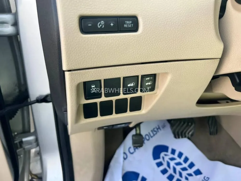 نيسان إكس تريل 2015 for Sale in الشارقة Image-6