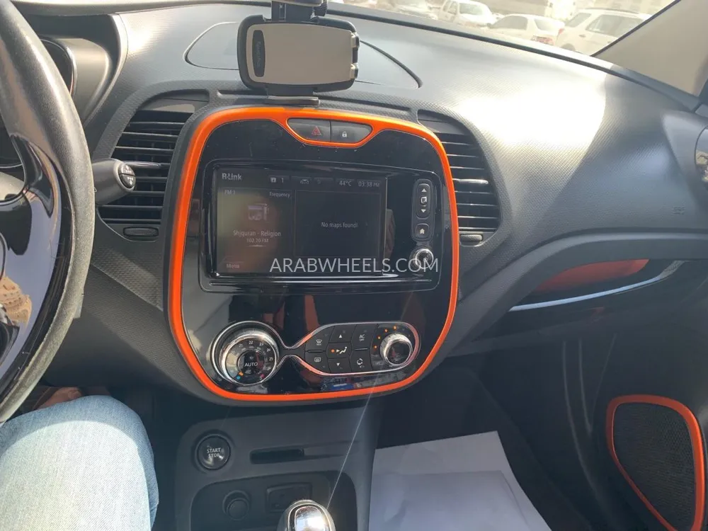 Renault Captur 2016 for Sale in Sharjah Image-5