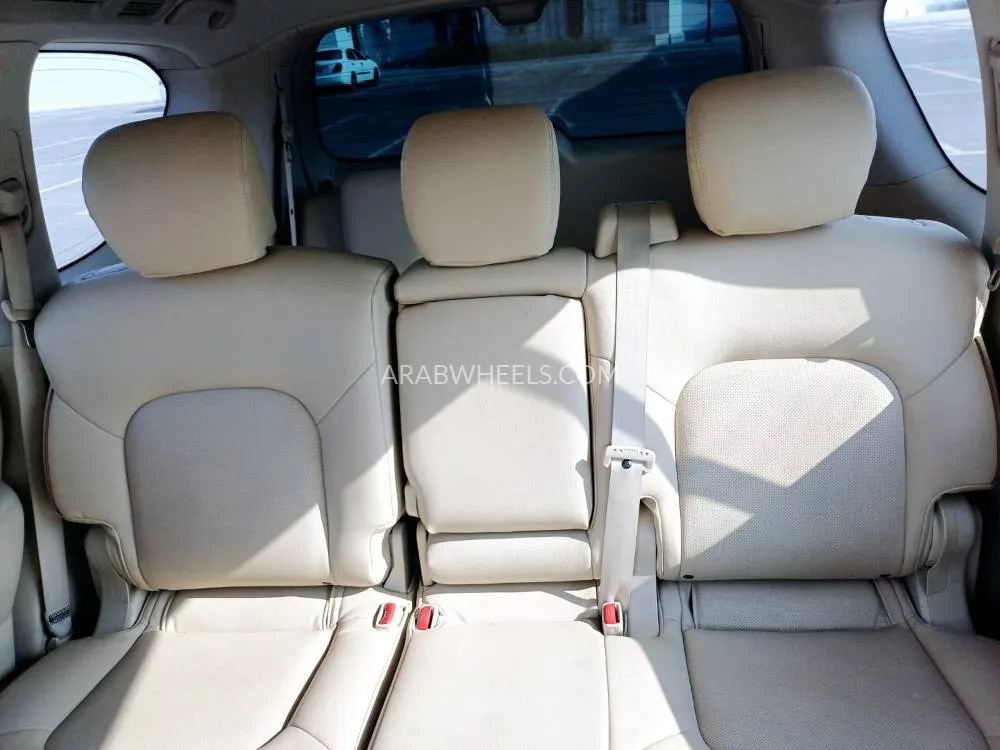 Nissan Patrol 2018 for Sale in Dubai Image-4