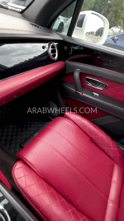 بينتلي بينتايجا 2018 for Sale in الشارقة Image-14