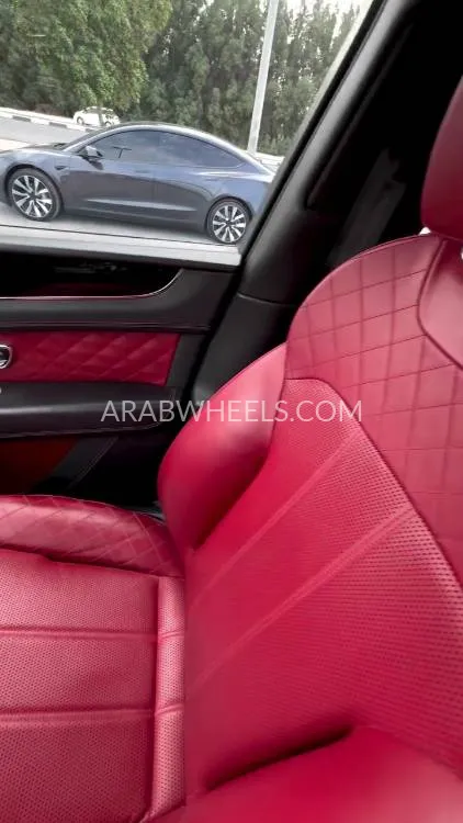 بينتلي بينتايجا 2018 for Sale in الشارقة Image-16
